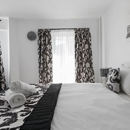 Lion's Unirii Apartamento *